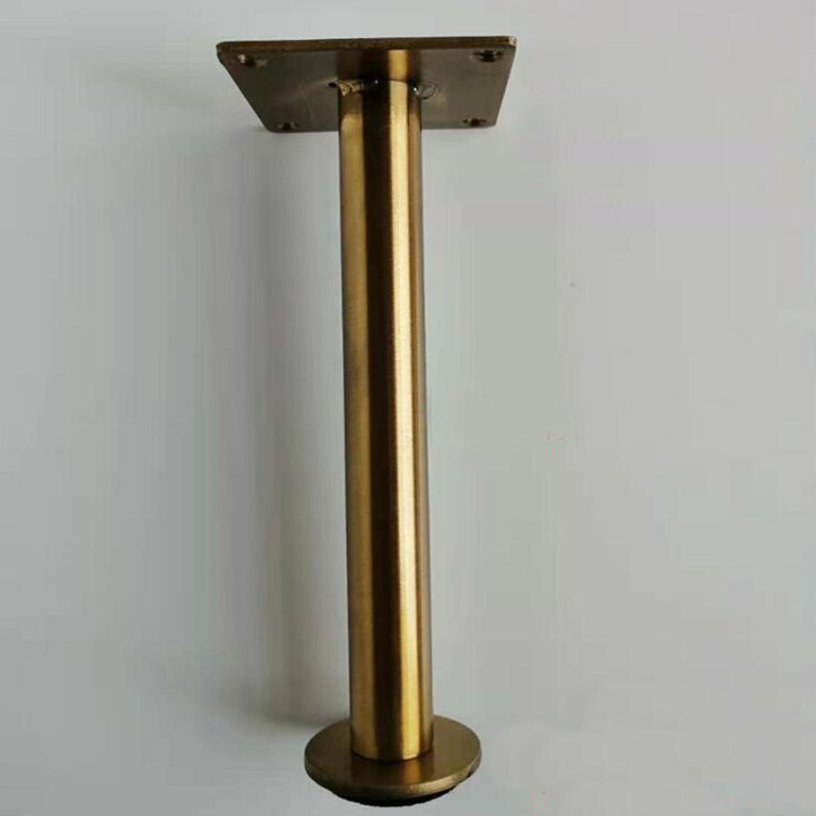 Adjustable cabinet leg