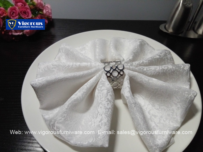 round-circle-nickel-plating-napkin-ring-napkin-holder-3