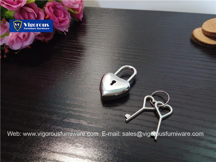 vigorous-manufacture-of-animal-lock-heart-lock121