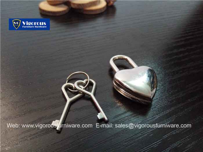 vigorous-manufacture-of-animal-lock-heart-lock122