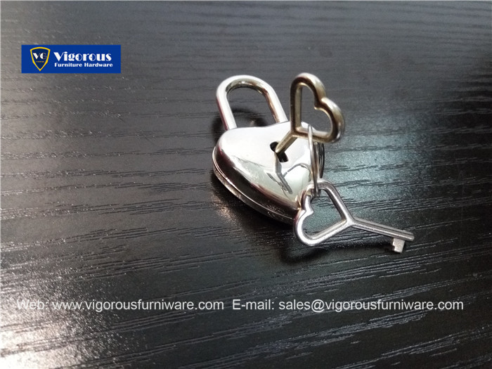 vigorous-manufacture-of-animal-lock-heart-lock124