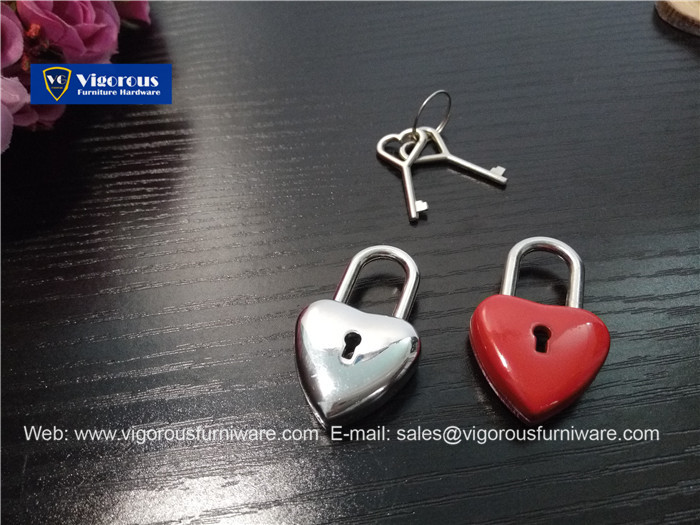 vigorous-manufacture-of-animal-lock-heart-lock136