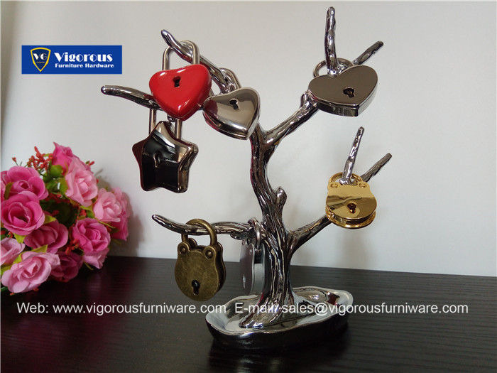 vigorous-manufacture-of-animal-lock-heart-lock150