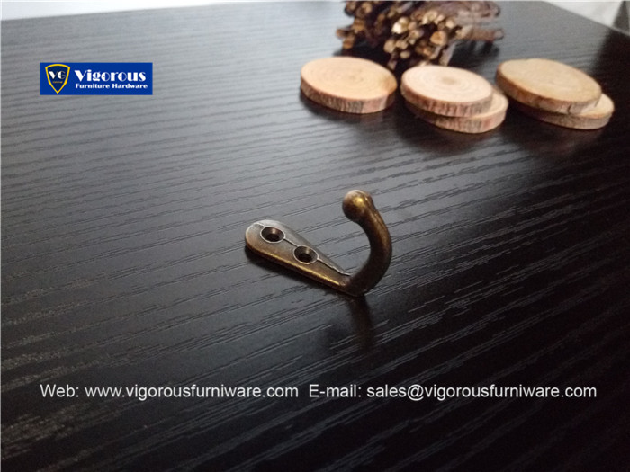 vigorous-manufacture-of-box-corner-hinge-lock-hook-and-handle116