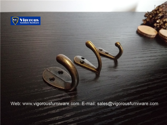 vigorous-manufacture-of-box-corner-hinge-lock-hook-and-handle118