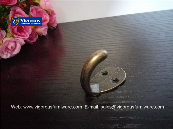 vigorous-manufacture-of-box-corner-hinge-lock-hook-and-handle133