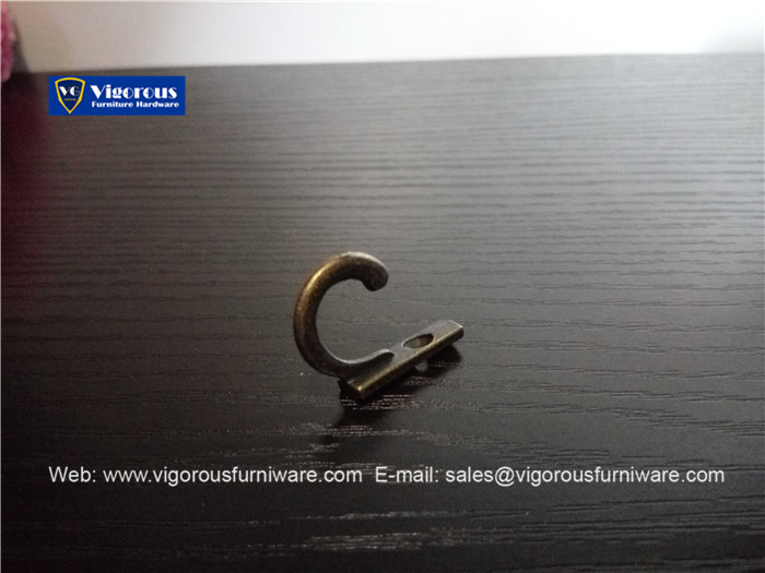 vigorous-manufacture-of-box-corner-hinge-lock-hook-and-handle143