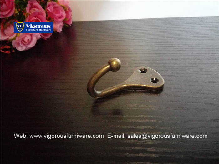 vigorous-manufacture-of-box-corner-hinge-lock-hook-and-handle184