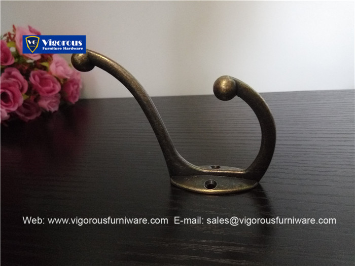 vigorous-manufacture-of-box-corner-hinge-lock-hook-and-handle191