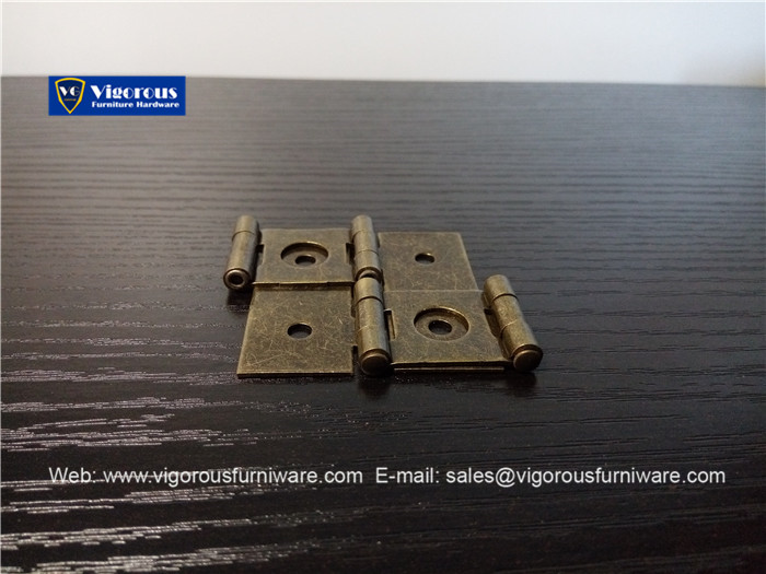 vigorous-manufacture-of-box-corner-hinge-lock-hook-and-handle240