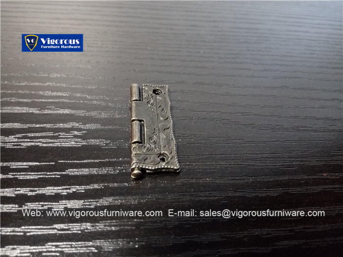 vigorous-manufacture-of-box-corner-hinge-lock-hook-and-handle241