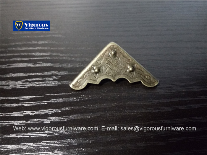 vigorous-manufacture-of-box-corner-hinge-lock-hook-and-handle25