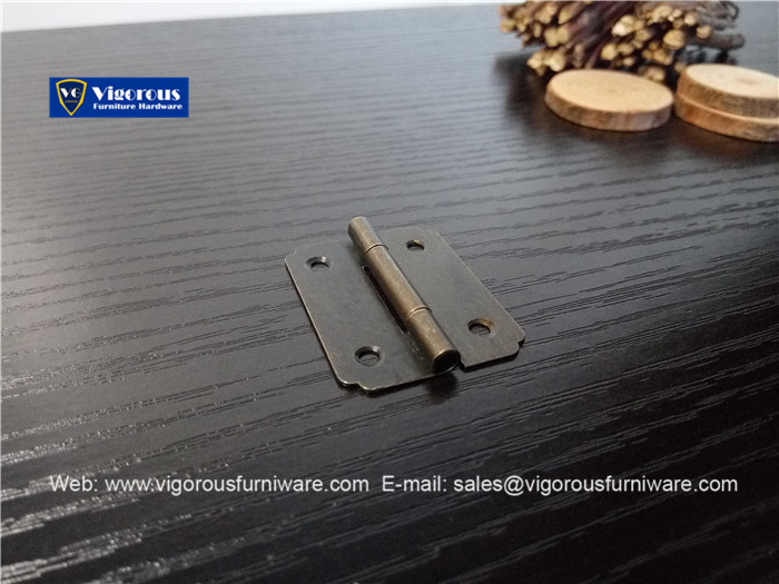 vigorous-manufacture-of-box-corner-hinge-lock-hook-and-handle254