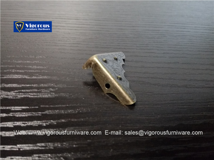 vigorous-manufacture-of-box-corner-hinge-lock-hook-and-handle26