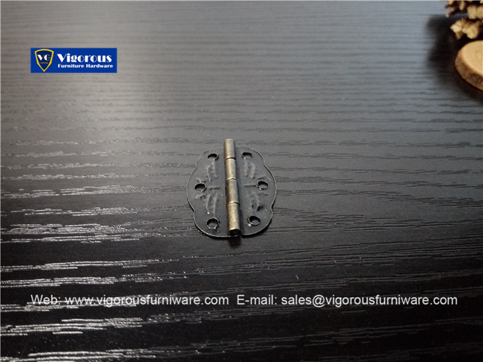vigorous-manufacture-of-box-corner-hinge-lock-hook-and-handle261