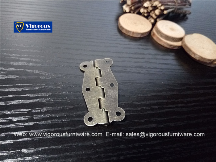 vigorous-manufacture-of-box-corner-hinge-lock-hook-and-handle284