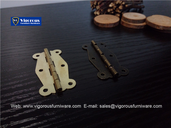 vigorous-manufacture-of-box-corner-hinge-lock-hook-and-handle290