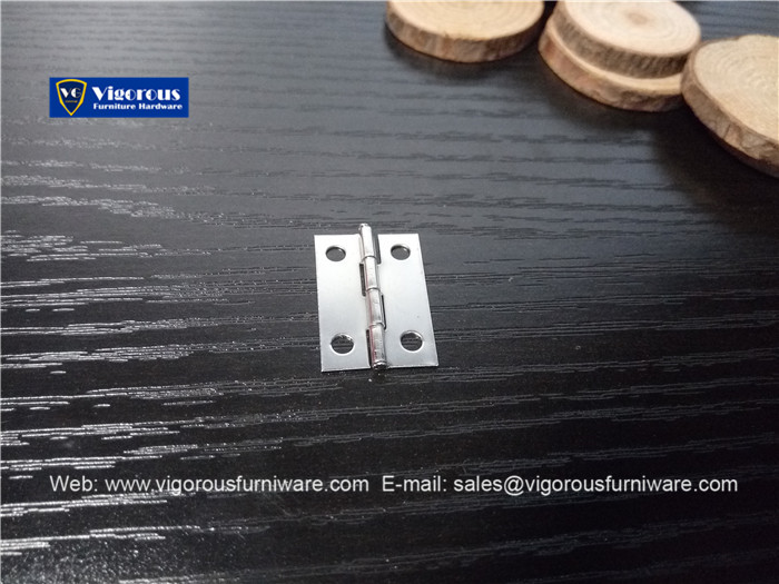 vigorous-manufacture-of-box-corner-hinge-lock-hook-and-handle305
