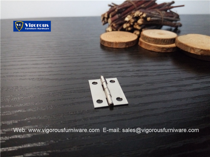 vigorous-manufacture-of-box-corner-hinge-lock-hook-and-handle306