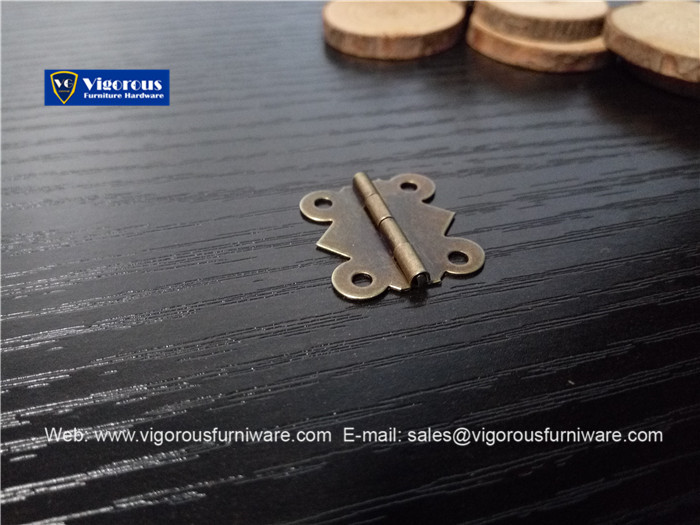 vigorous-manufacture-of-box-corner-hinge-lock-hook-and-handle322