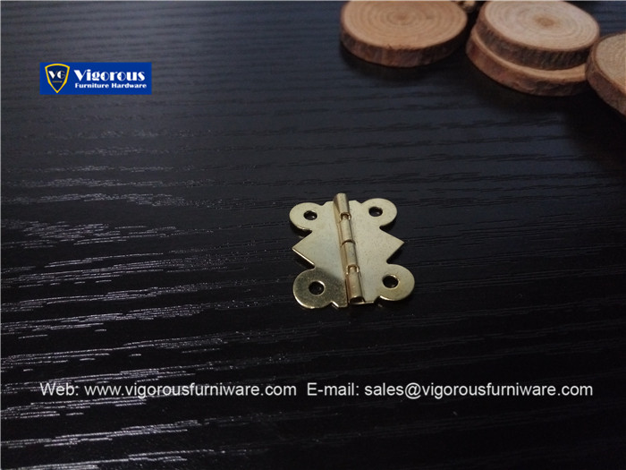 vigorous-manufacture-of-box-corner-hinge-lock-hook-and-handle323