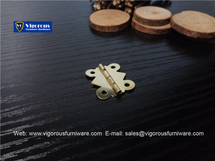 vigorous-manufacture-of-box-corner-hinge-lock-hook-and-handle325