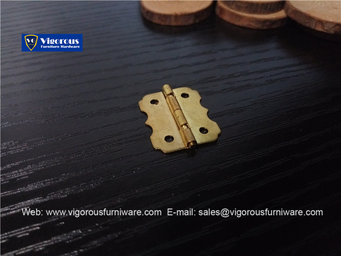 vigorous-manufacture-of-box-corner-hinge-lock-hook-and-handle333