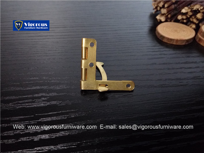 vigorous-manufacture-of-box-corner-hinge-lock-hook-and-handle357