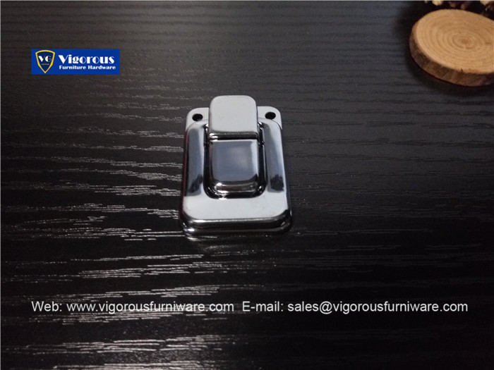 vigorous-manufacture-of-box-corner-hinge-lock-hook-and-handle386