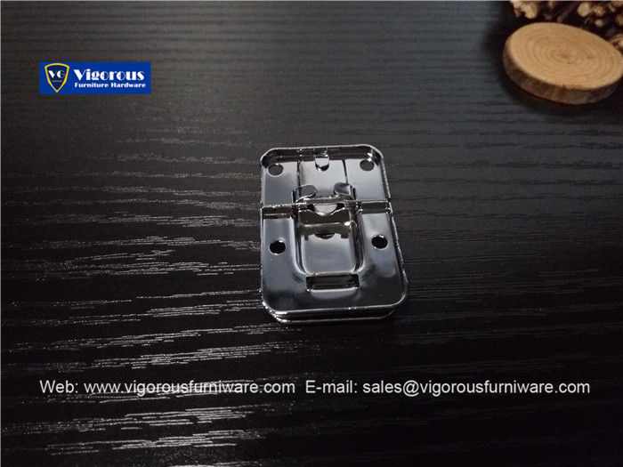 vigorous-manufacture-of-box-corner-hinge-lock-hook-and-handle393