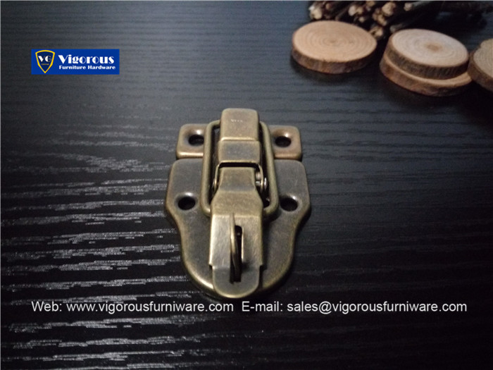 vigorous-manufacture-of-box-corner-hinge-lock-hook-and-handle423