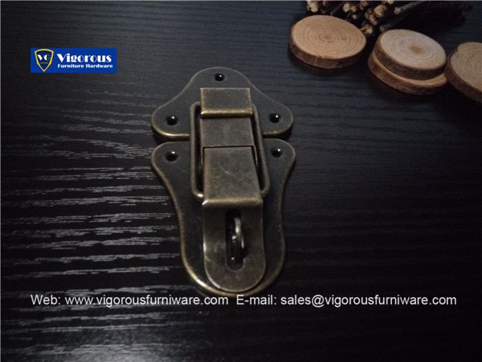 vigorous-manufacture-of-box-corner-hinge-lock-hook-and-handle432