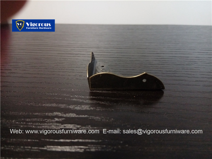 vigorous-manufacture-of-box-metal-corner-hinge-lock-hook-and-handle32