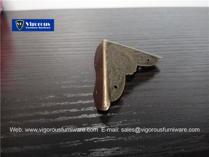 vigorous-manufacture-of-box-metal-corner-hinge-lock-hook-and-handle33