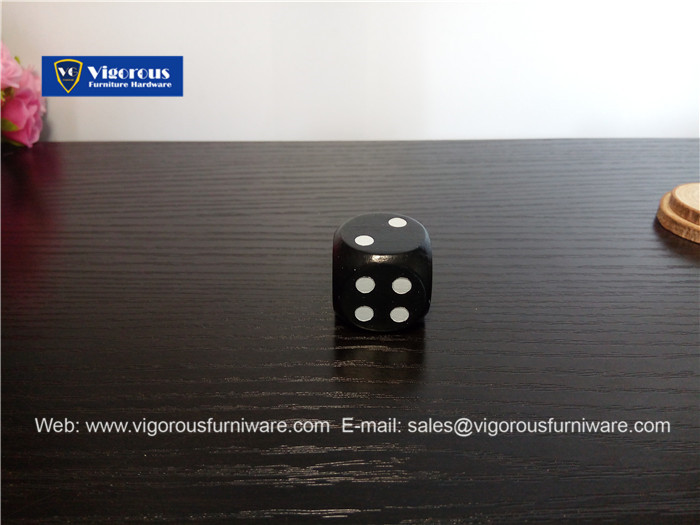 vigorous-manufacture-of-wooden-or-metal-or-plastic-dice-customize-design87
