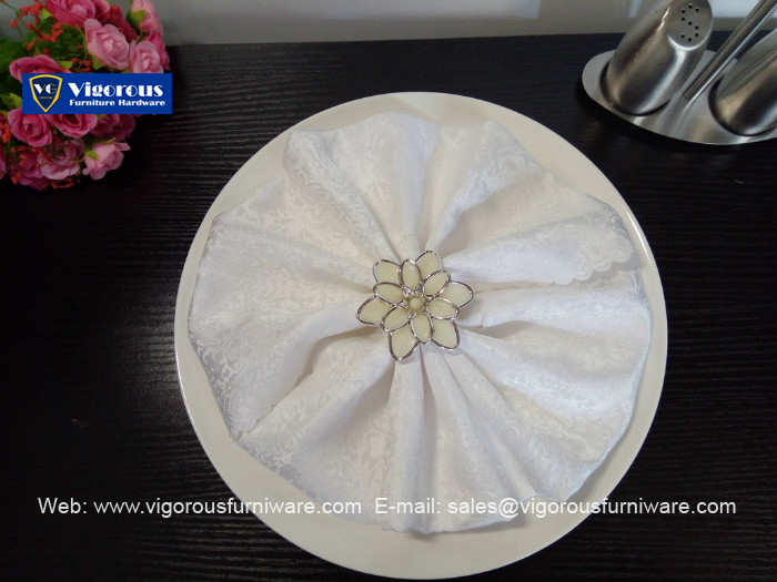 vigorous-tableware-white-flower-napkin-ring-napkin-holder-3