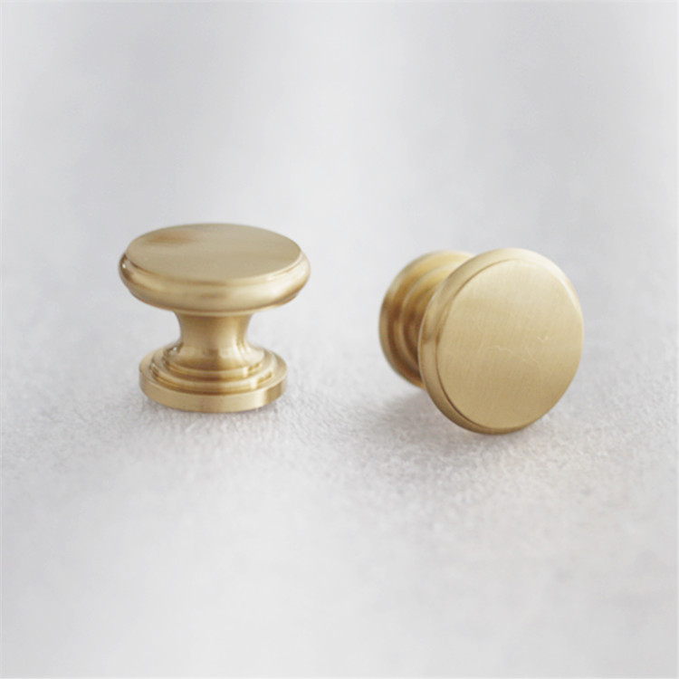 brass drawer pull (2)