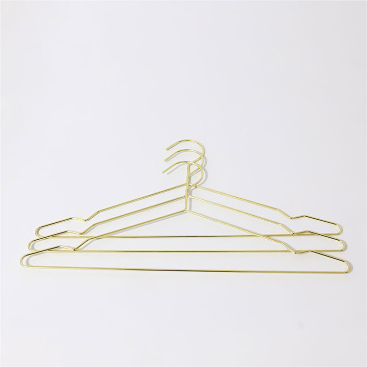 cheap metal hangers (2)