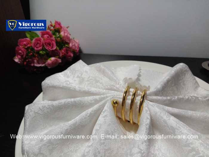 metal-tableware-gold-finish-napkin-ring-napkin-holder-4
