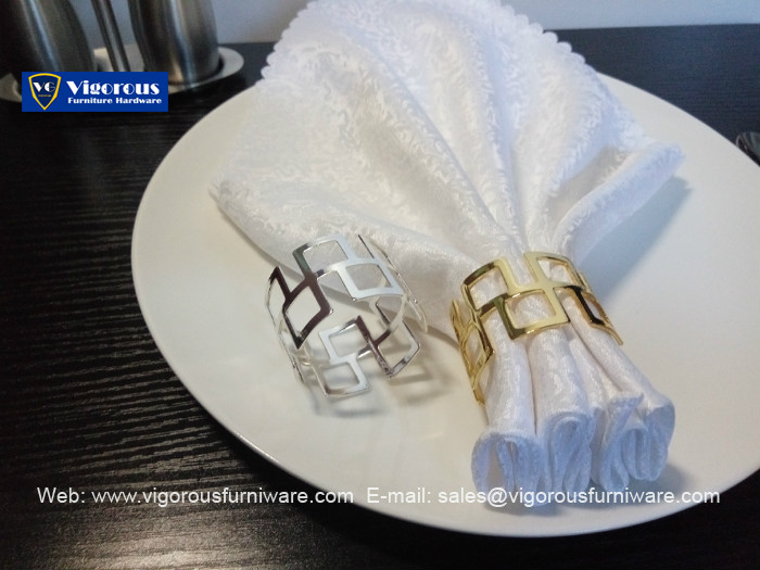 metal-tableware-silver-and-gold-color-roud-napkin-ring-napkin-holder-1