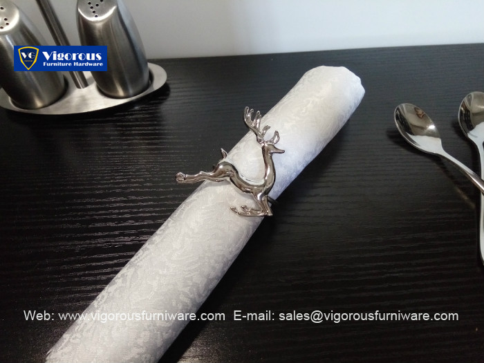 metal-tableware-silver-color-reindeer-napkin-ring-napkin-holder-3